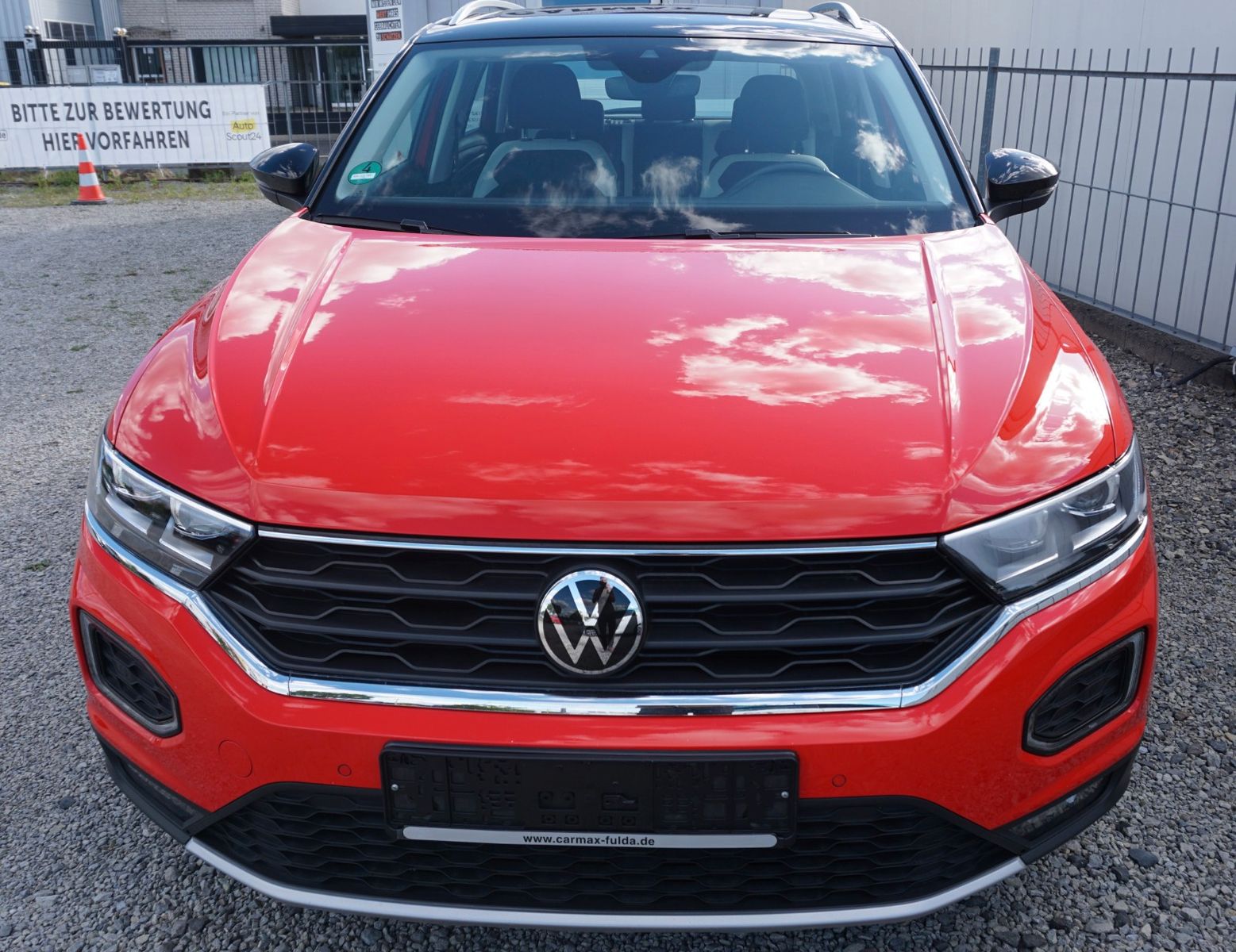 Fahrzeugabbildung Volkswagen T-Roc Sport, Sport Fahrwerk, Navi, Kamera, WR