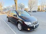 Volkswagen VW Touran 1,4 TSI DSG "Highline" R-Line *7 Sitze - VW Touran Gebrauchtwagen in Berlin