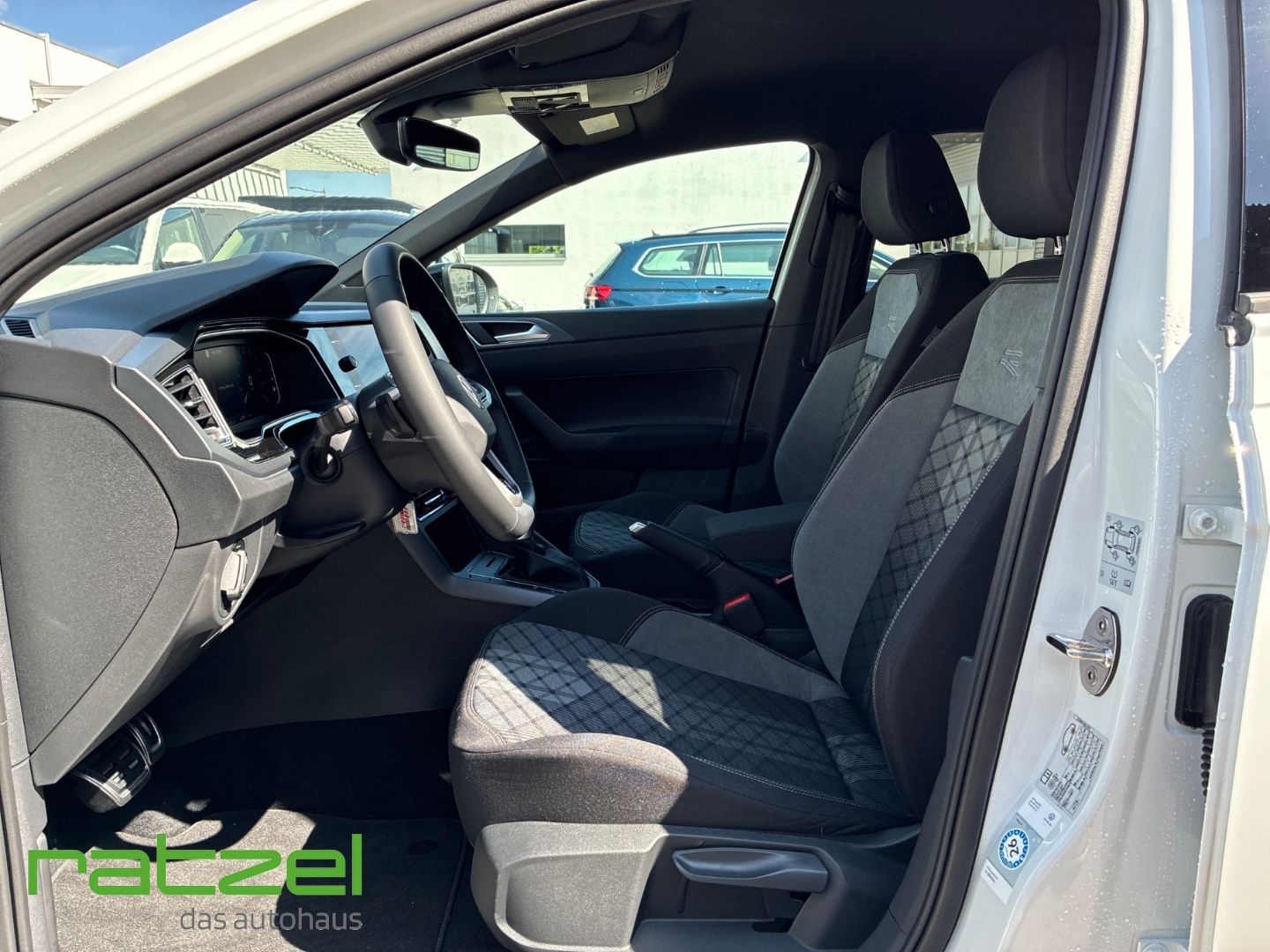Fahrzeugabbildung Volkswagen Taigo R-LINE 1.0 TSI DSG LED+ACC+Kamera+PDC
