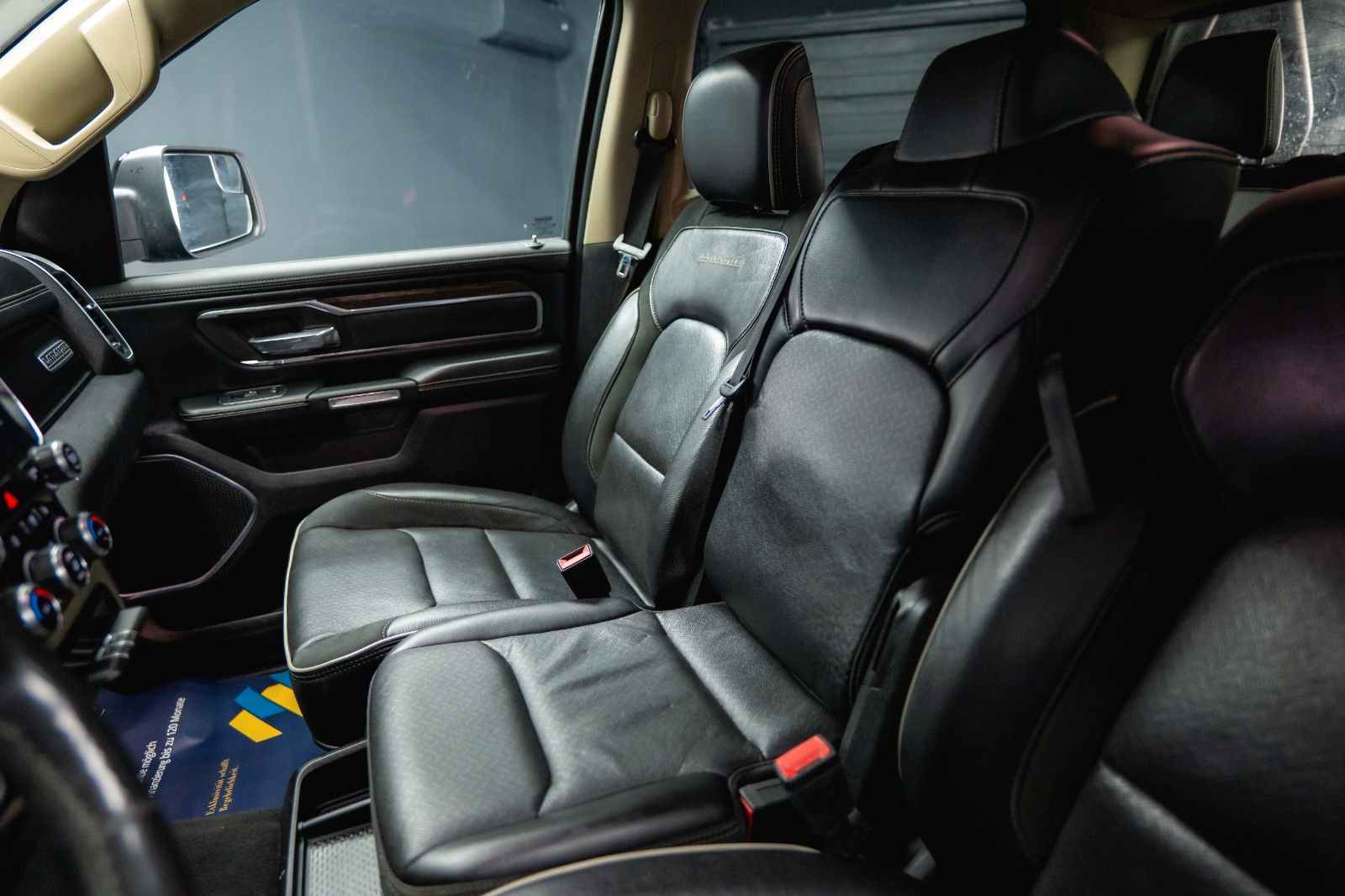 Fahrzeugabbildung Dodge RAM 5.7 V8 HEMI 4x4 LARAMIE Offroad Night LED