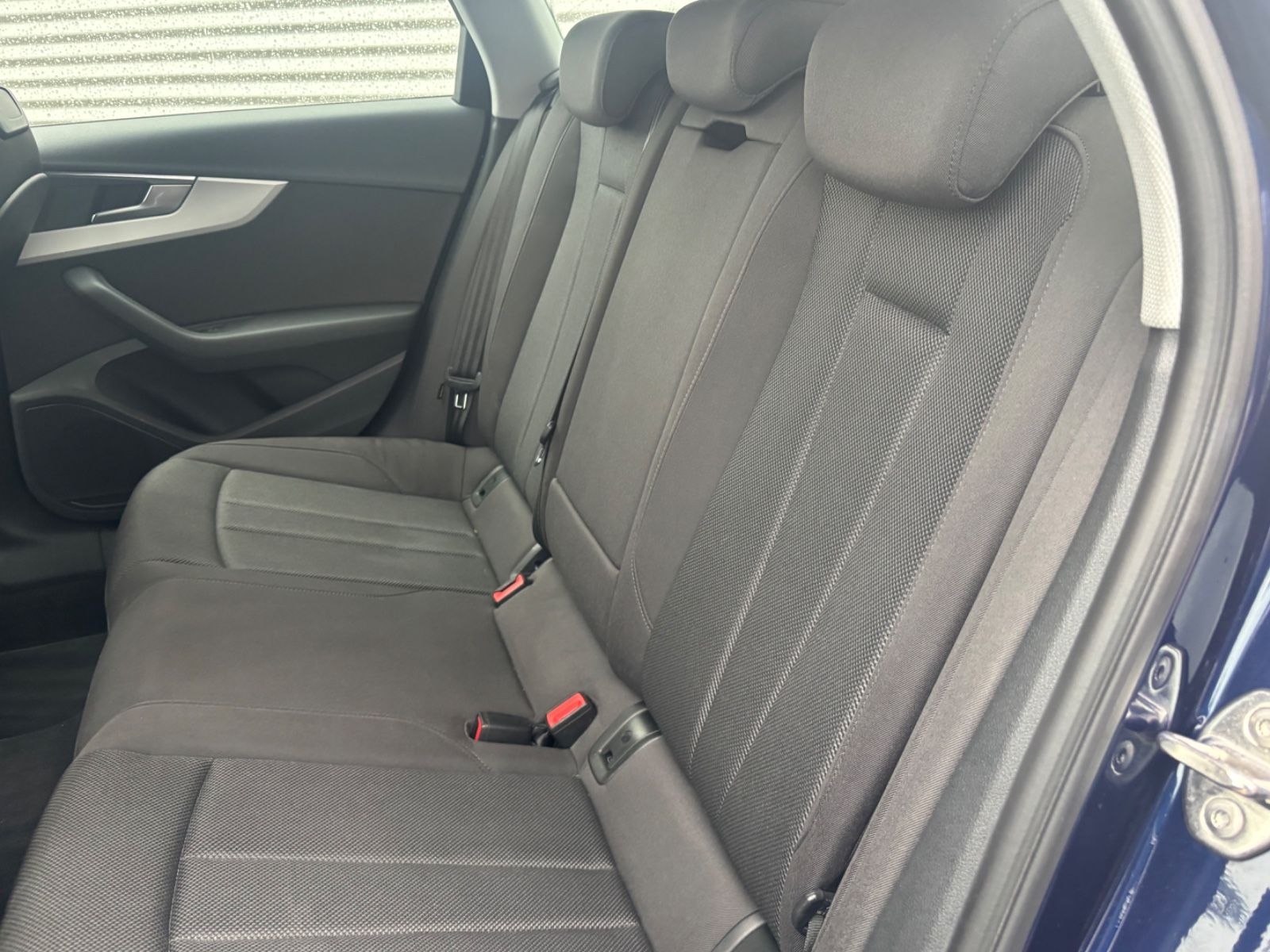 Fahrzeugabbildung Audi A4 Avant 35 TDI S line NAVI Carplay