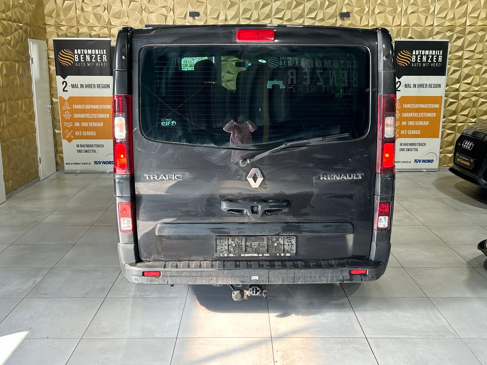 Fahrzeugabbildung Renault Trafic Combi L1H1 2,7t  Expression/9-SITZ/NAVI/