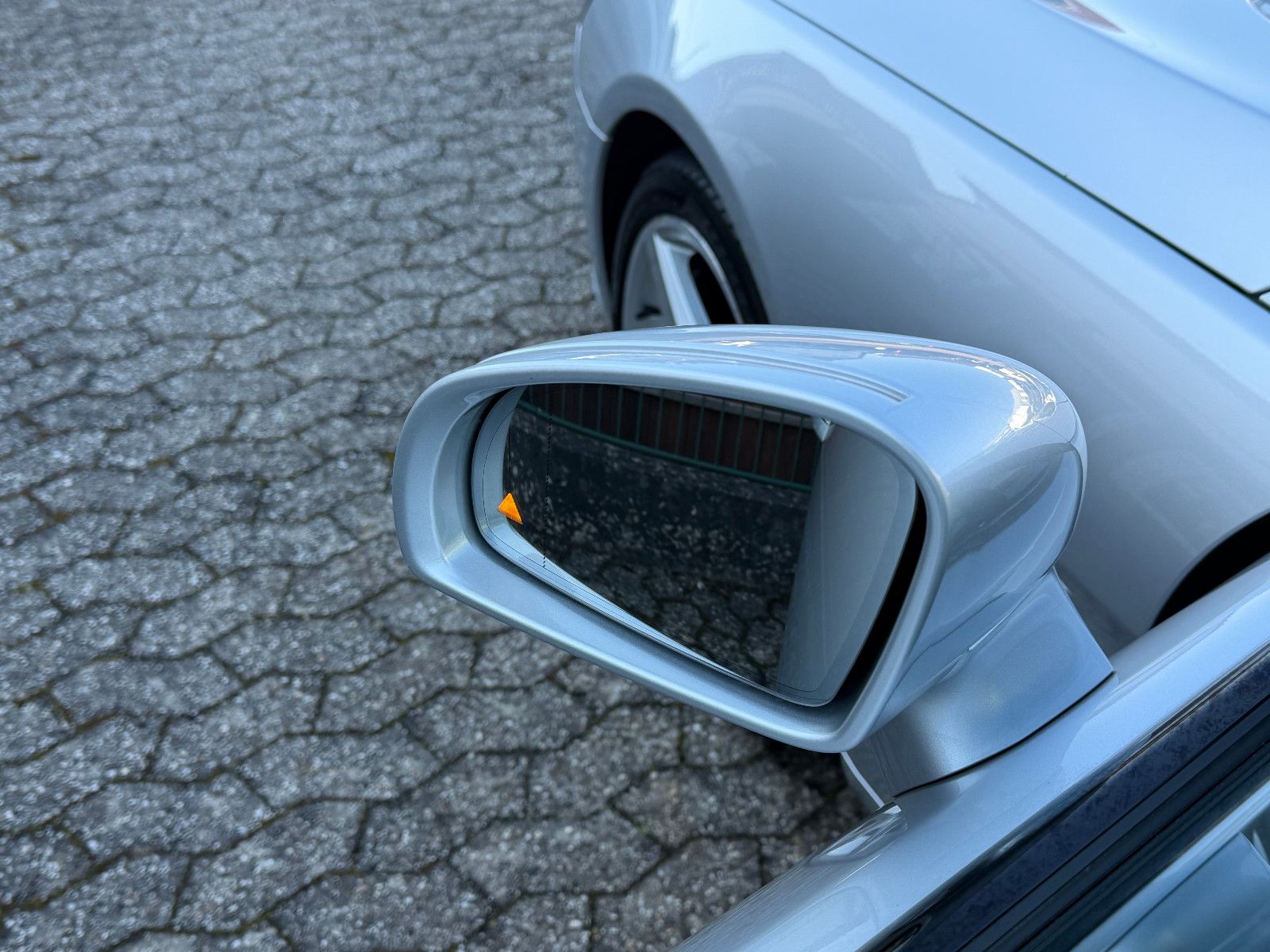 Fahrzeugabbildung Mercedes-Benz SL 350 /AMG/HARMAN-KARDON/MEMORY/T-WINKEL