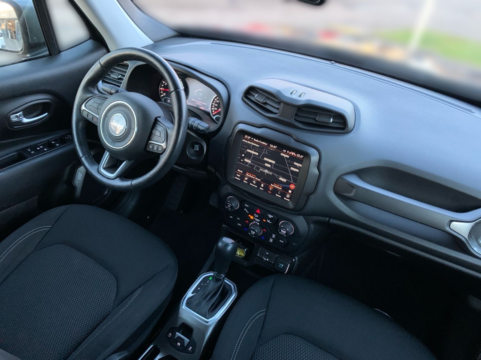 Fahrzeugabbildung Jeep Renegade 1.3 T-GDI Automatik Limited Navi AHK 1H