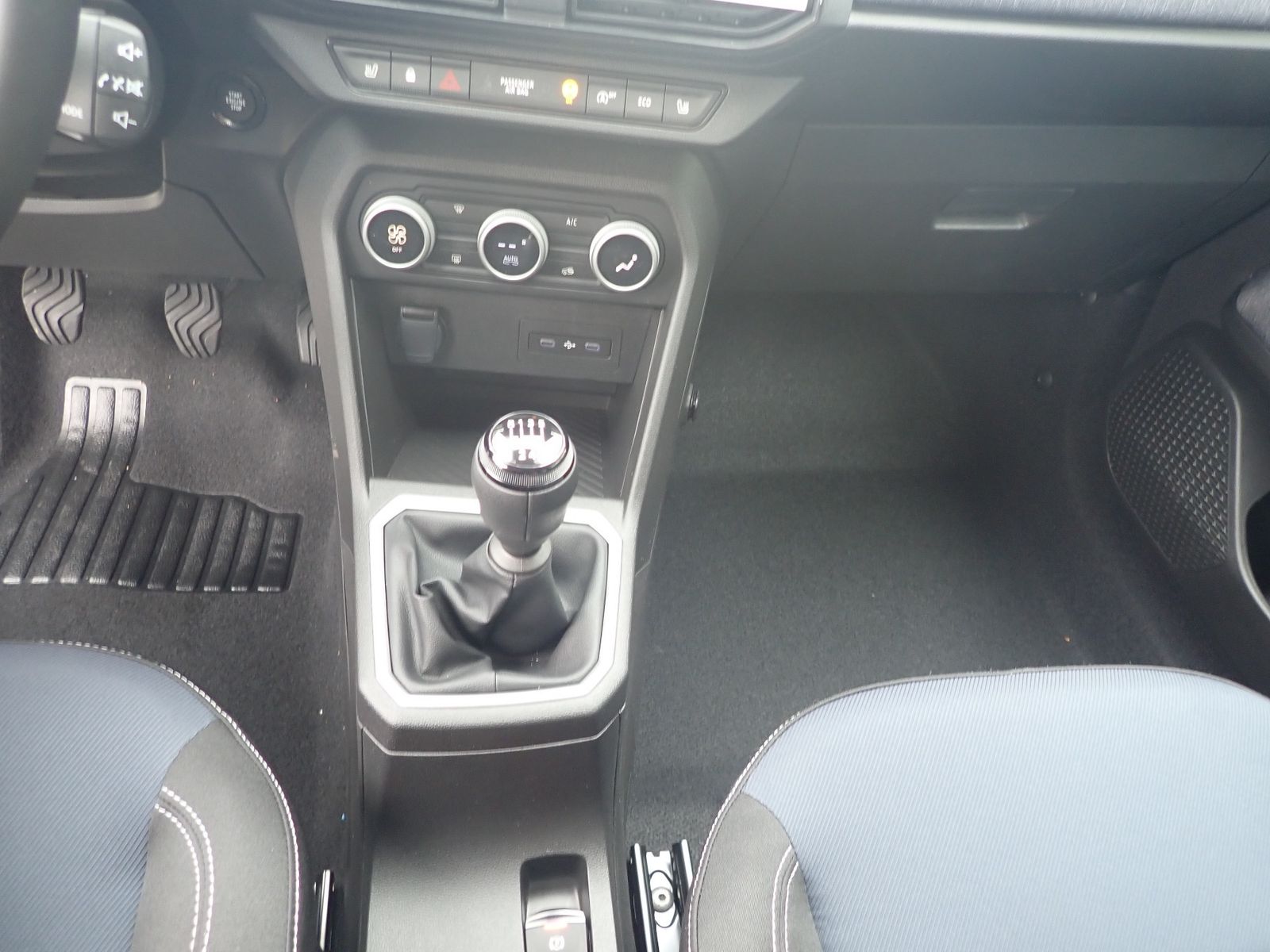 Fahrzeugabbildung Dacia Sandero Journey TCe 100