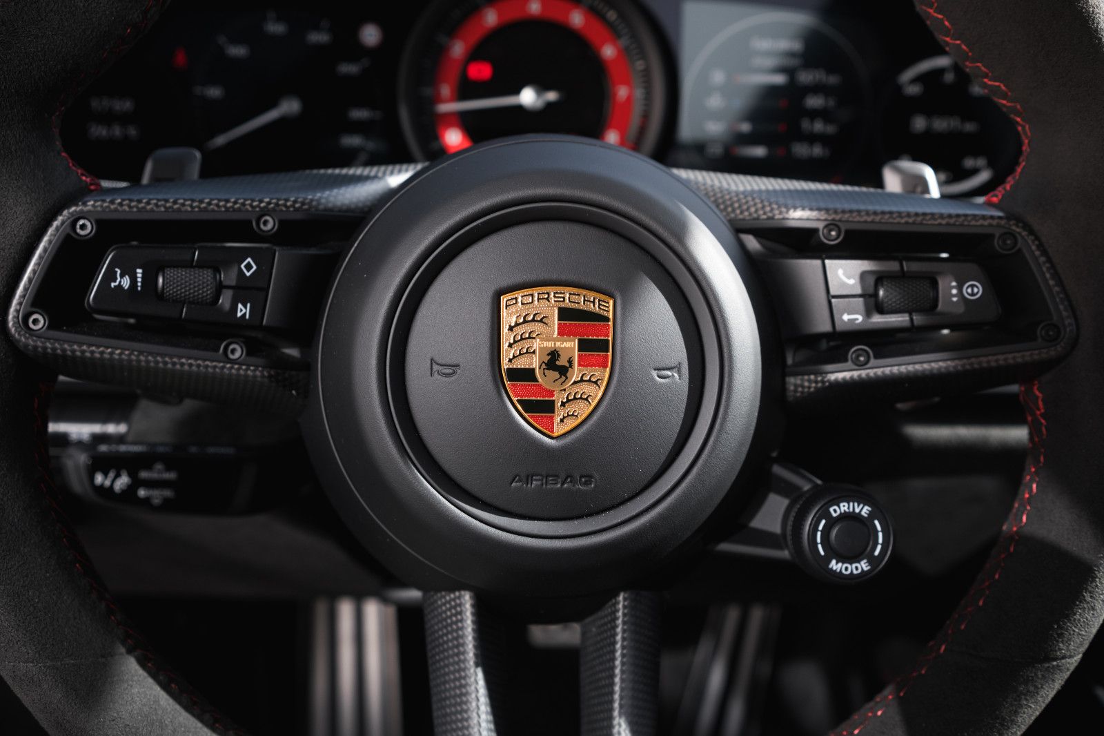 Fahrzeugabbildung Porsche 992/911 DAKAR - PTS Underberggrün-Rallyepaket
