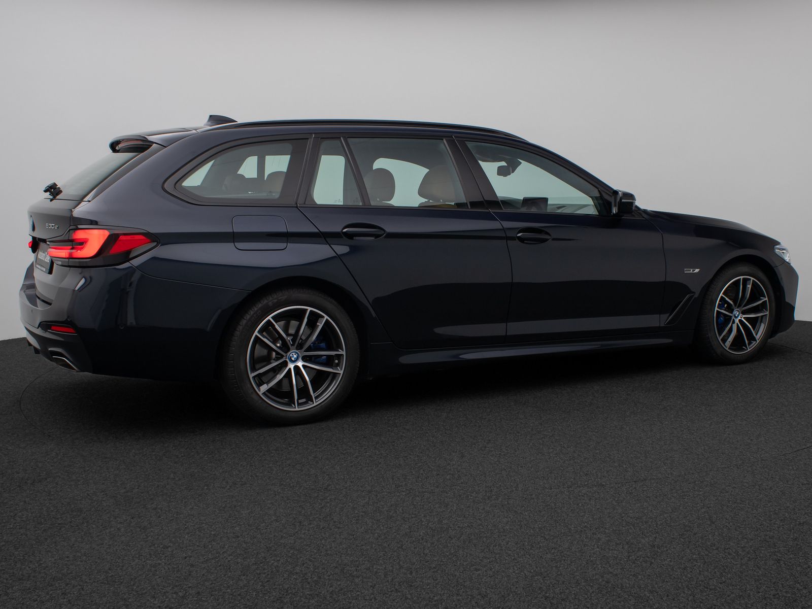 Fahrzeugabbildung BMW 530e M Sport Panorama Laser Kamera HUD DAB H/K