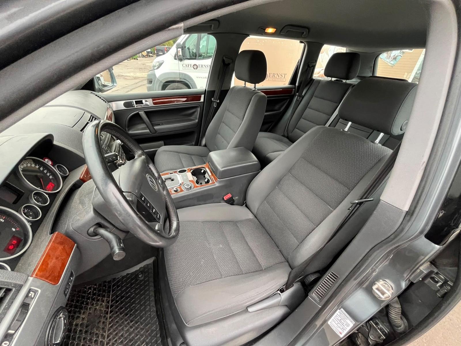 Volkswagen Touareg 2004 — photo 13