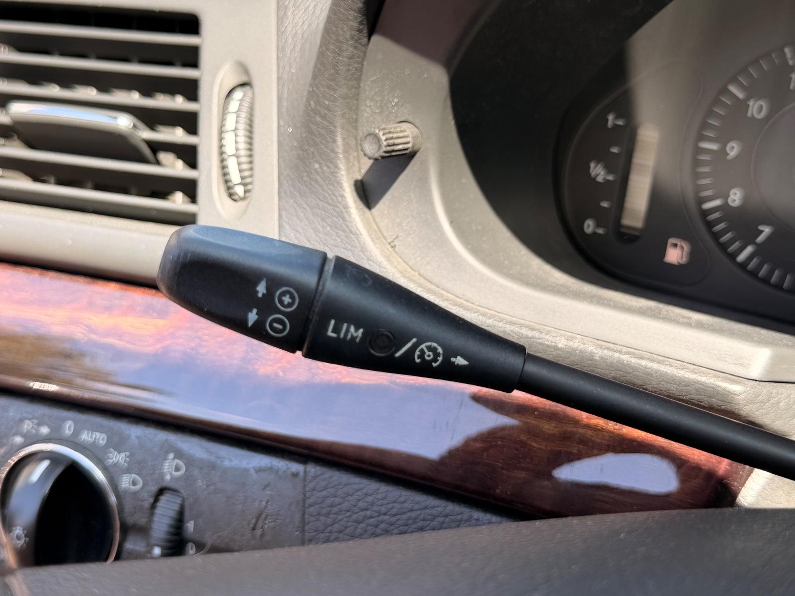 Mercedes-Benz E200 2005 — photo 13