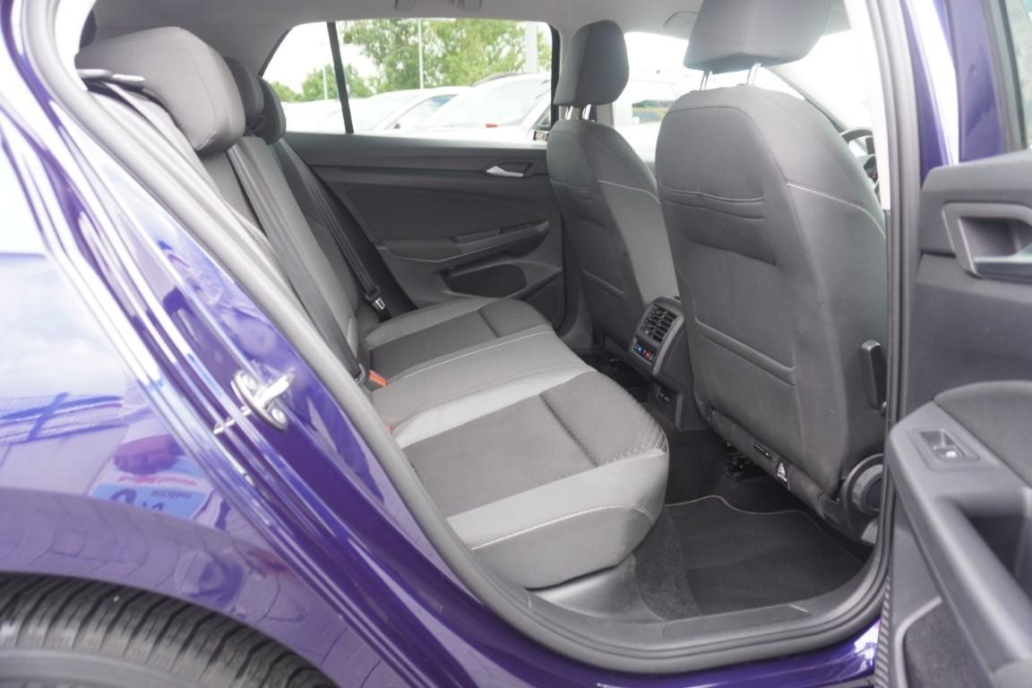 Volkswagen Golf VIII 1.5 eTSI DSG Active LED Standheizung, миниатюра 9