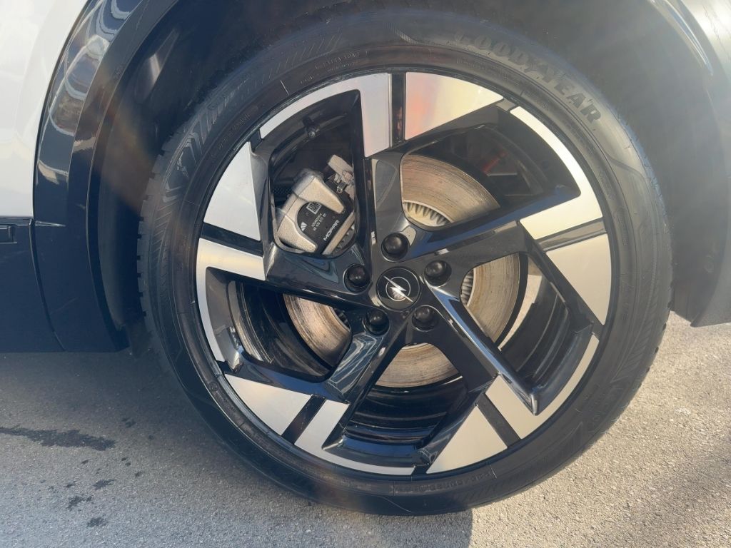 Fahrzeugabbildung Opel Grandland GS Komfort Paket Panoramadach Anhängek