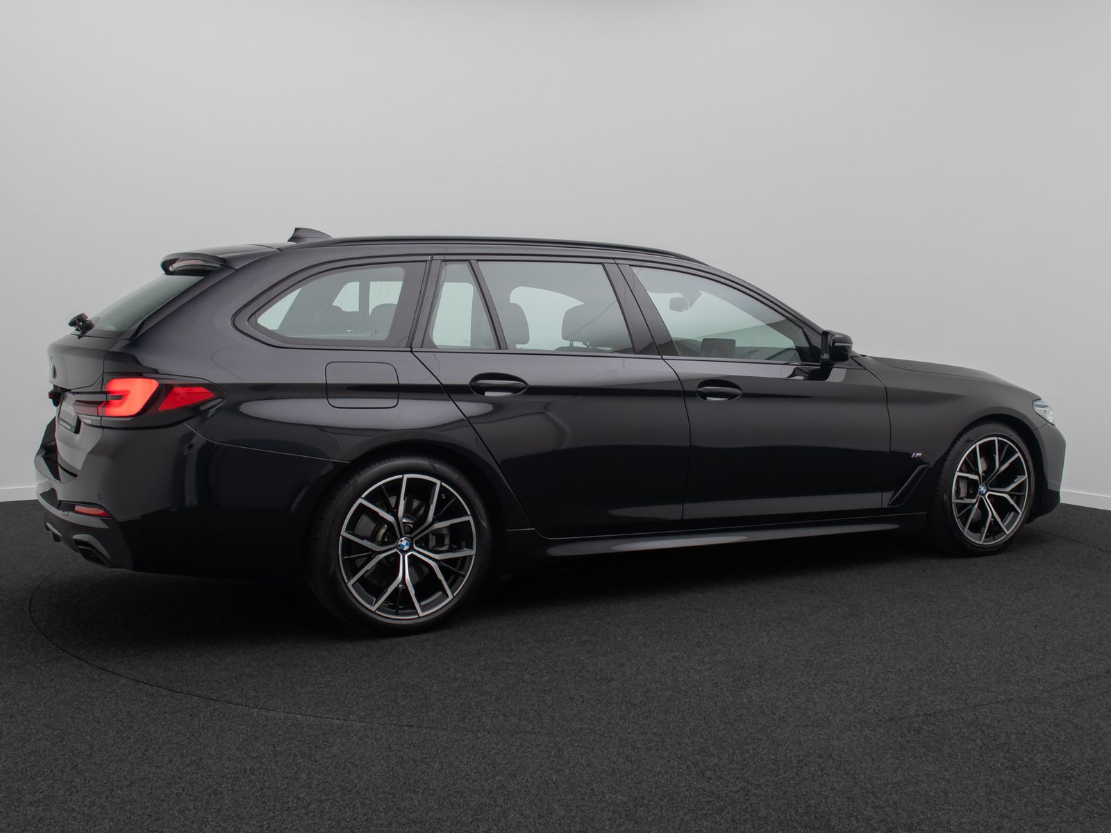 Fahrzeugabbildung BMW 530d M Sport HUD Panorama DAB Kamera HiFi 19Zoll