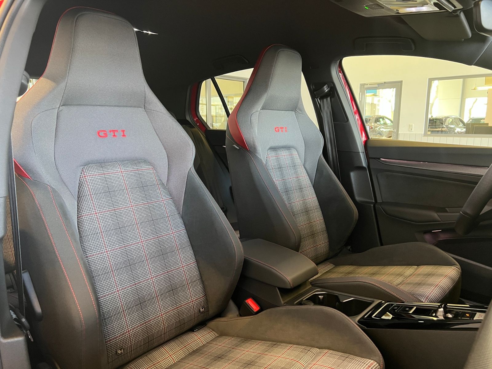 Fahrzeugabbildung Volkswagen Golf VIII GTI 2.0 TSI DSG *AHK, LED, Black Style