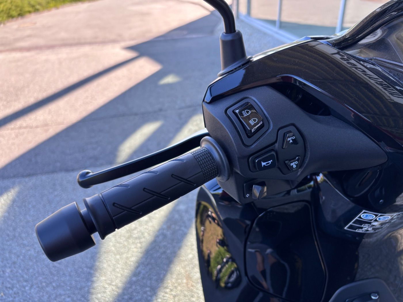 Fahrzeugabbildung Honda SH 350i inklusive Smart-Topcase