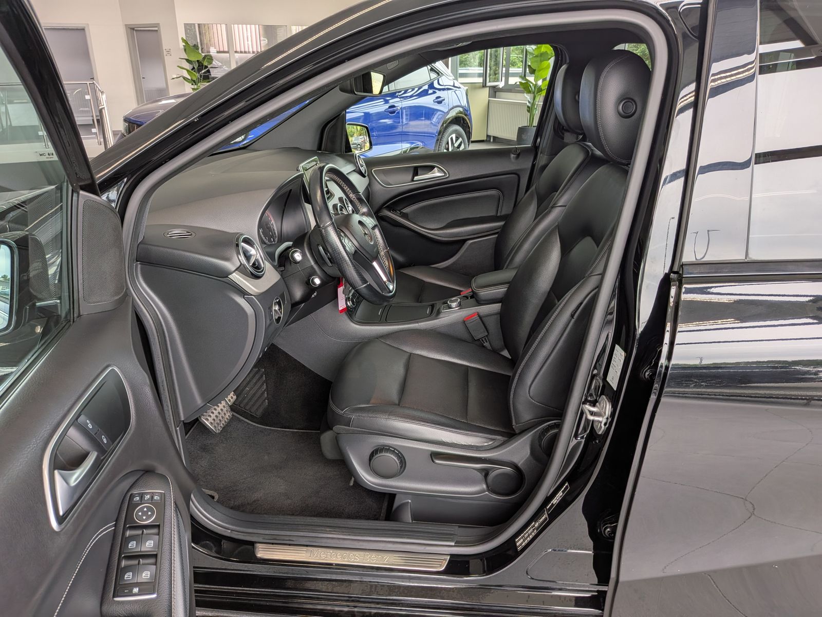 Fahrzeugabbildung Mercedes-Benz B 200 CDI Bi-Xenon Night-Paket PDC SHz Leder 18"