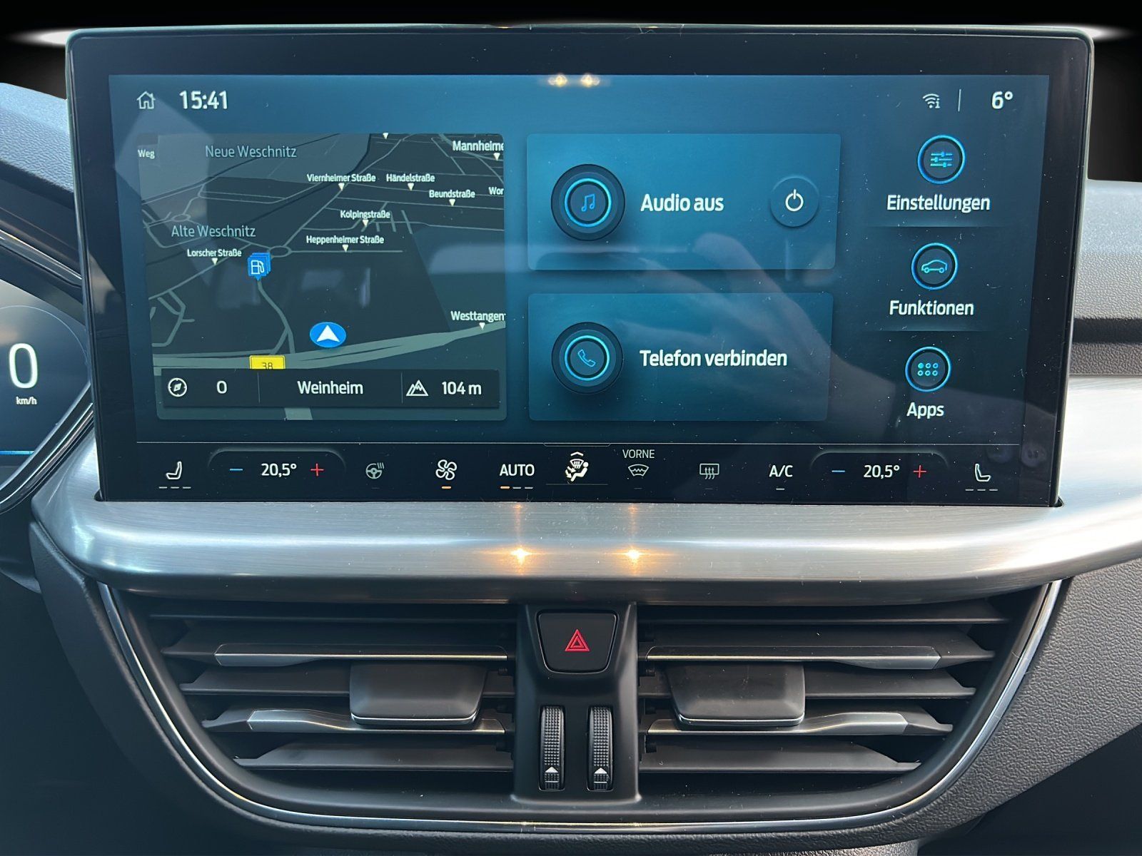 Fahrzeugabbildung Ford Focus Titanium x Winter Pak. B&O LED Schein. 17z