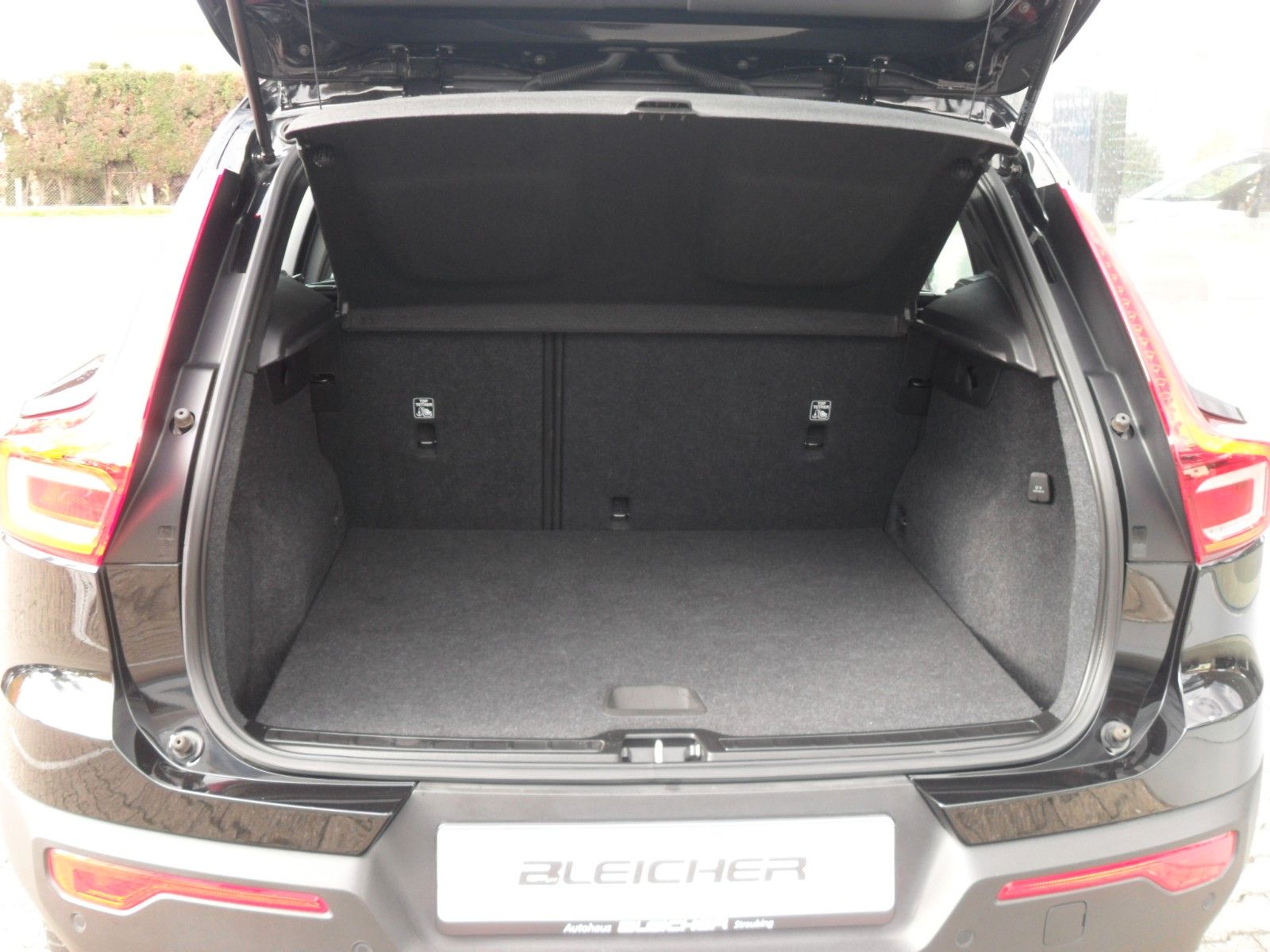 Fahrzeugabbildung Volvo XC40 T4 Essential | AHK | Navi | PDC | SH