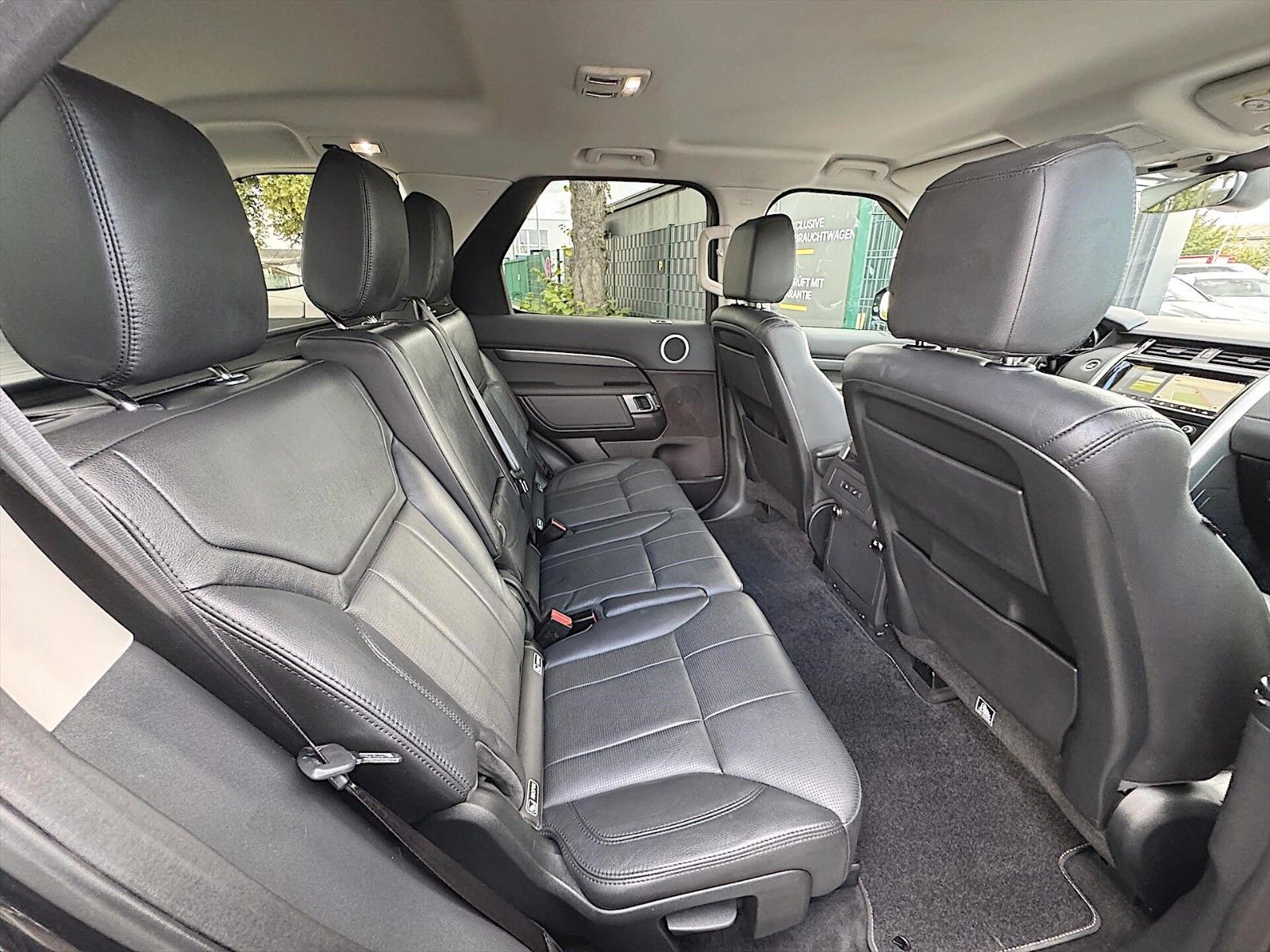 Fahrzeugabbildung Land Rover Discovery 5 2.0 TD SD4 HSE BLACK 4x4 *AHK*LED*