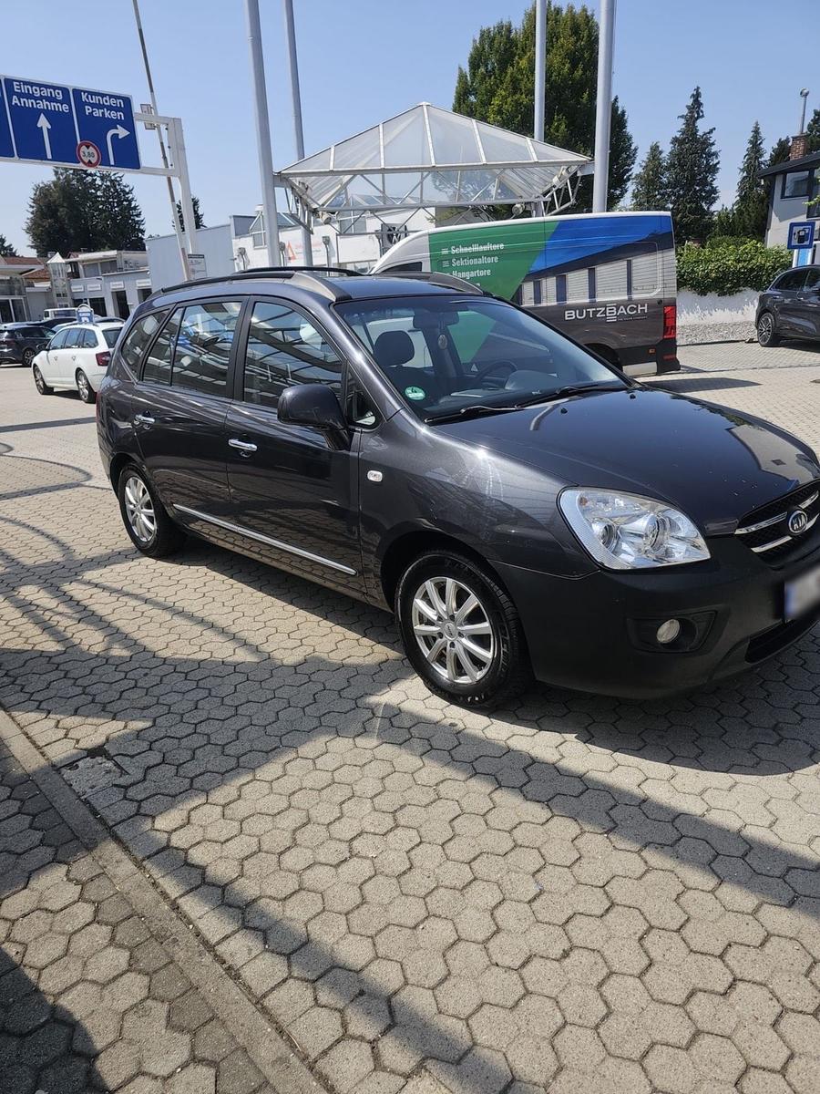 Kia Carens 2009 — interior