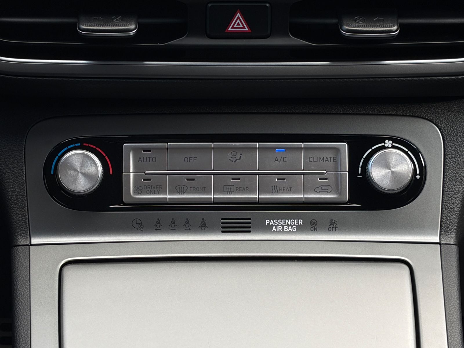 Fahrzeugabbildung Hyundai KONA E Select 2WD ACC PDC CAM LHZ SHZ CarPlay