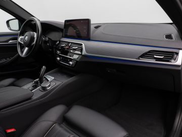 Fahrzeugabbildung BMW 530d Tour Luxury Line AHK Pano H/K Kamera DAB