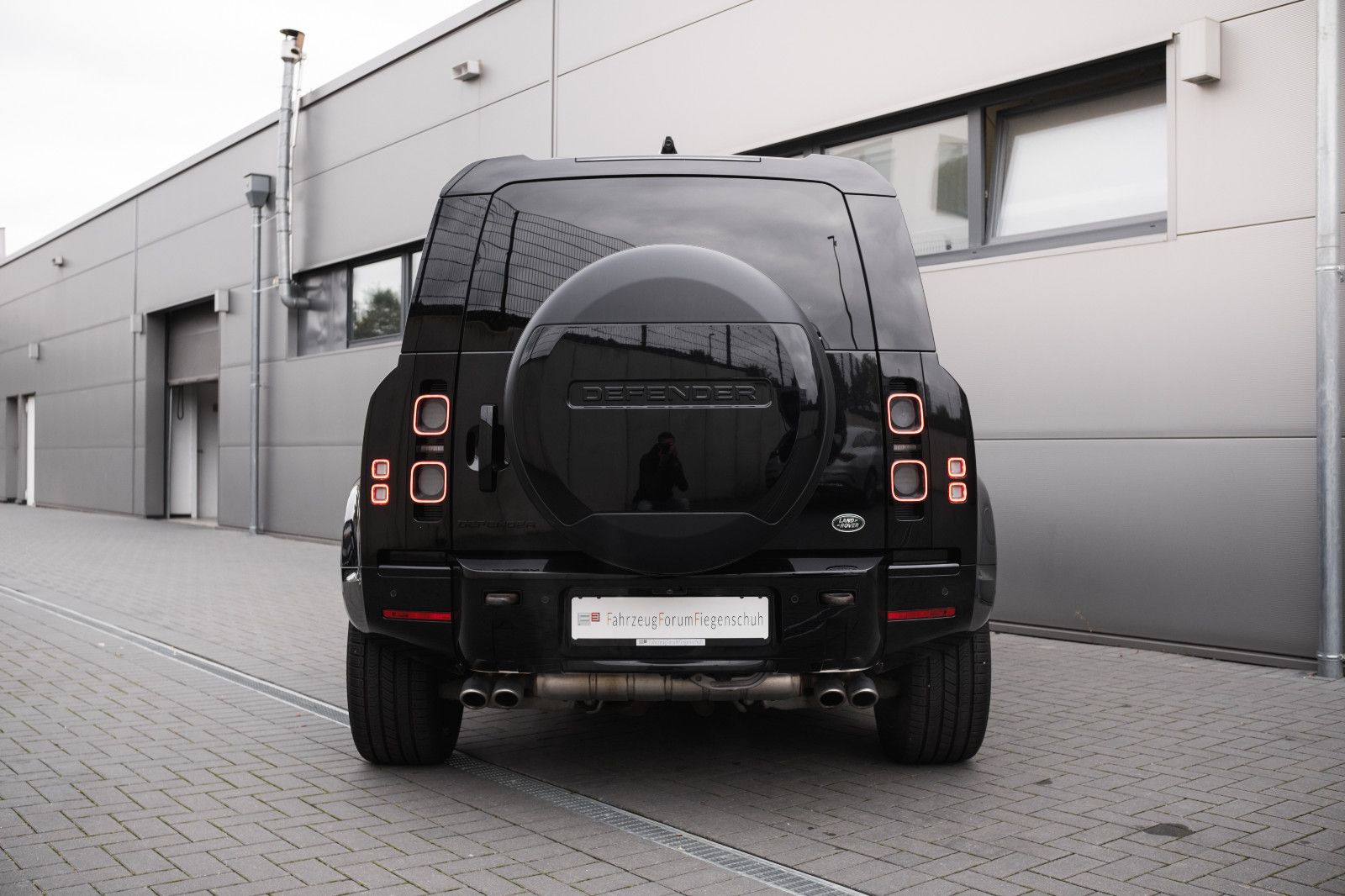 Fahrzeugabbildung Land Rover Defender 90 V8-22 Zoll-Black Pack erw.-VOLL!