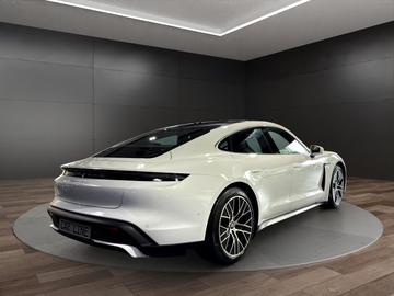 صورة 4 لـ 2020 Porsche TAYCAN