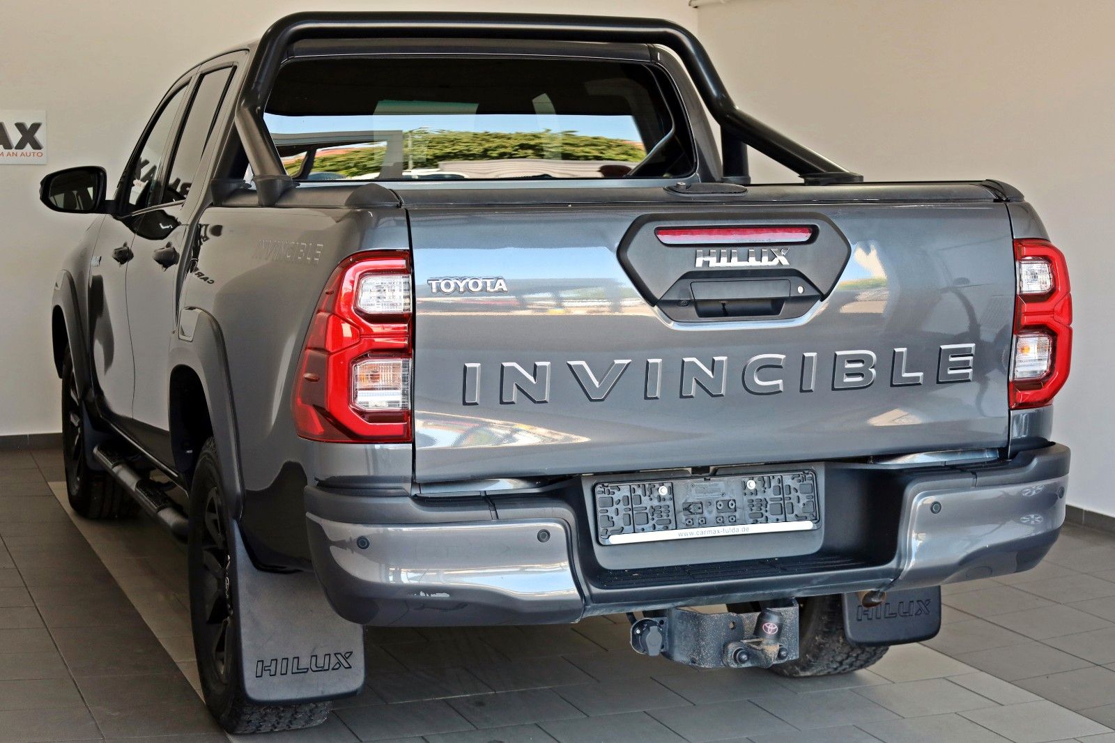 Fahrzeugabbildung Toyota Hilux 2.8 D-4D Invincible, Rollbügel, Rollo, AHK