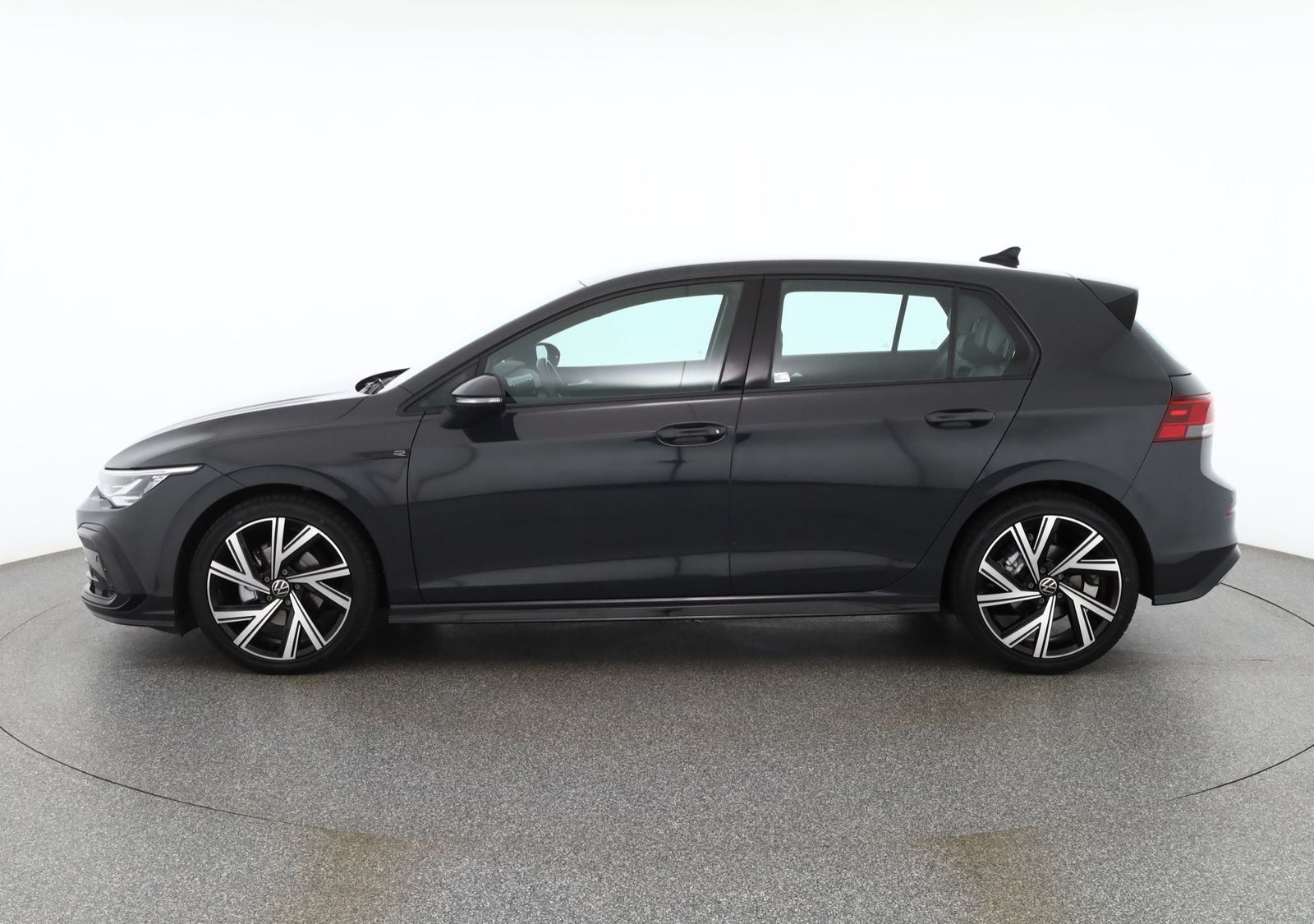 Volkswagen Golf VIII 1.5 eTSI DSG R-Line LED App-Connect imagem 2