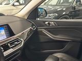 BMW X5 xDrive 30d SAG/HUD/AHK/Panor/Komf/Park&DrivAs - BMW X5: Xdrive