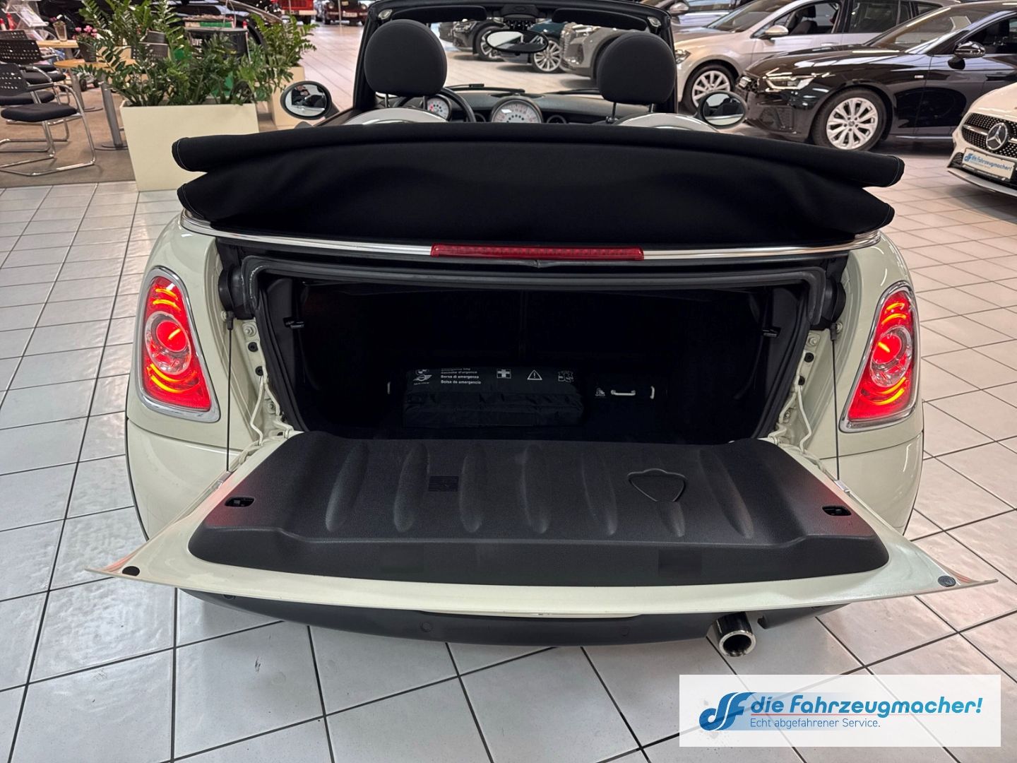 Fahrzeugabbildung MINI One Cabrio El. Verdeck Klimaautom Ambientebeleuc