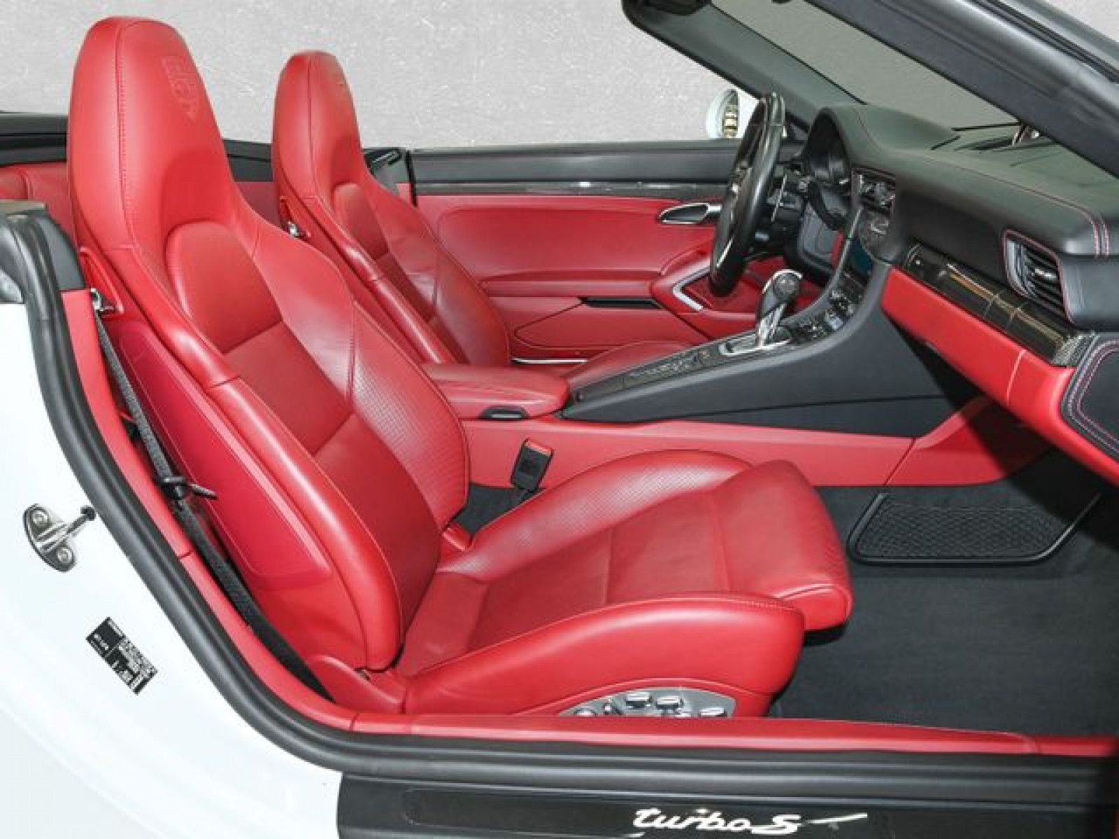 Fahrzeugabbildung Porsche 911 Turbo S Cabrio - Sportsitze+|Burmester|PDLS+