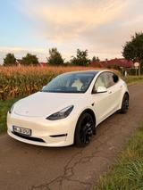 Tesla Model Y Performance weiß/weiß, AHK, Winterräder