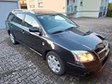 Toyota Avensis T25. 2,0L Diesel - Toyota Avensis aus 2004 mit Diesel-Antrieb