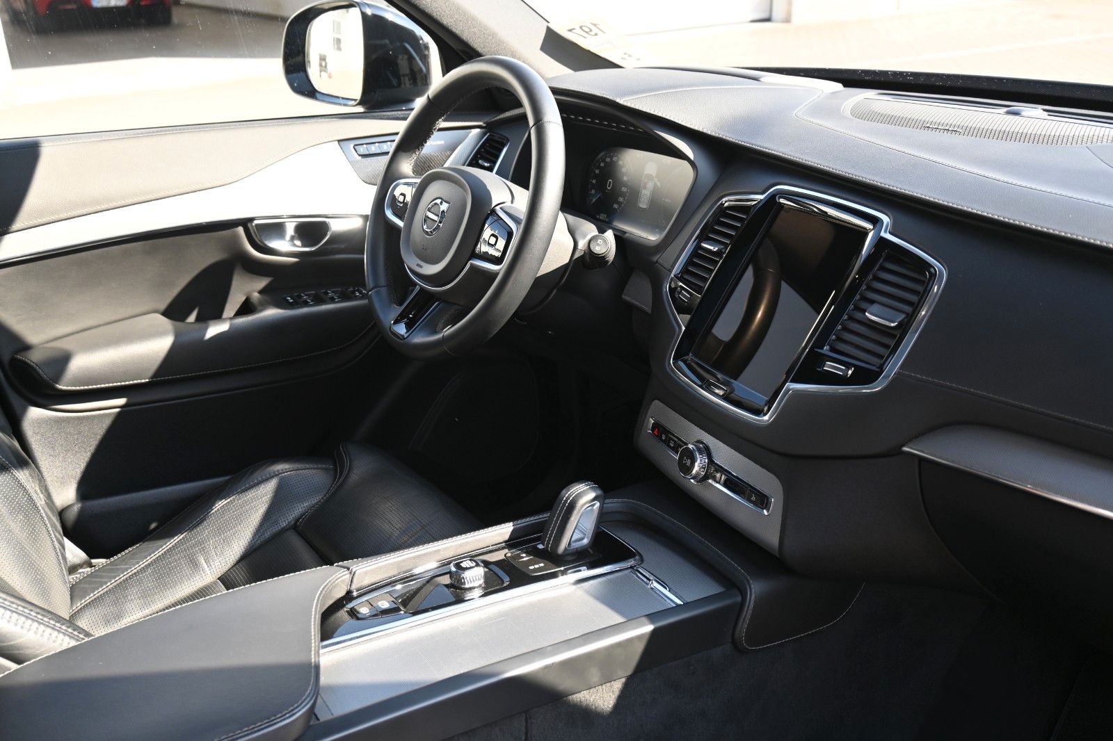 Fahrzeugabbildung Volvo XC90 R Design RC T8 Plug-In Hyb.AWD*LUFT*AHK*LED