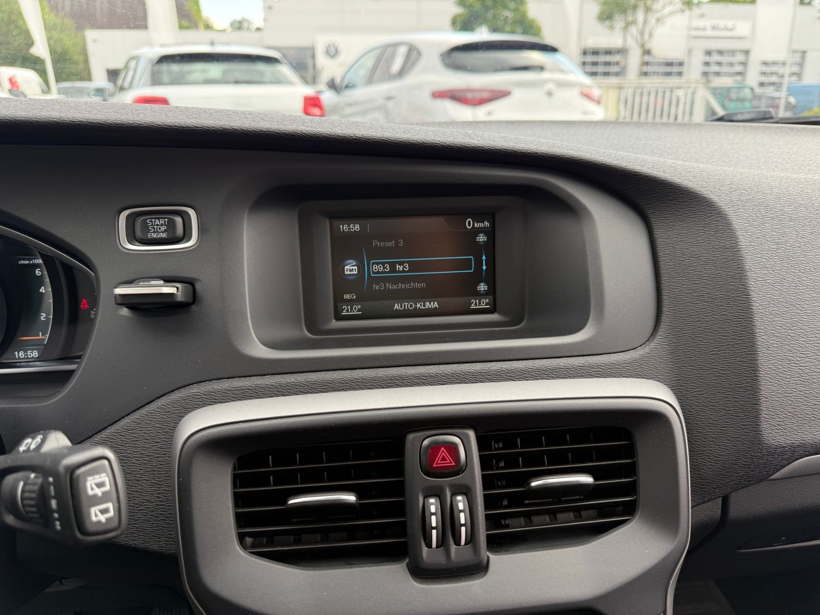 Fahrzeugabbildung Volvo V40 Kinetic RFK KLIMA ALU 8-Fach bereift