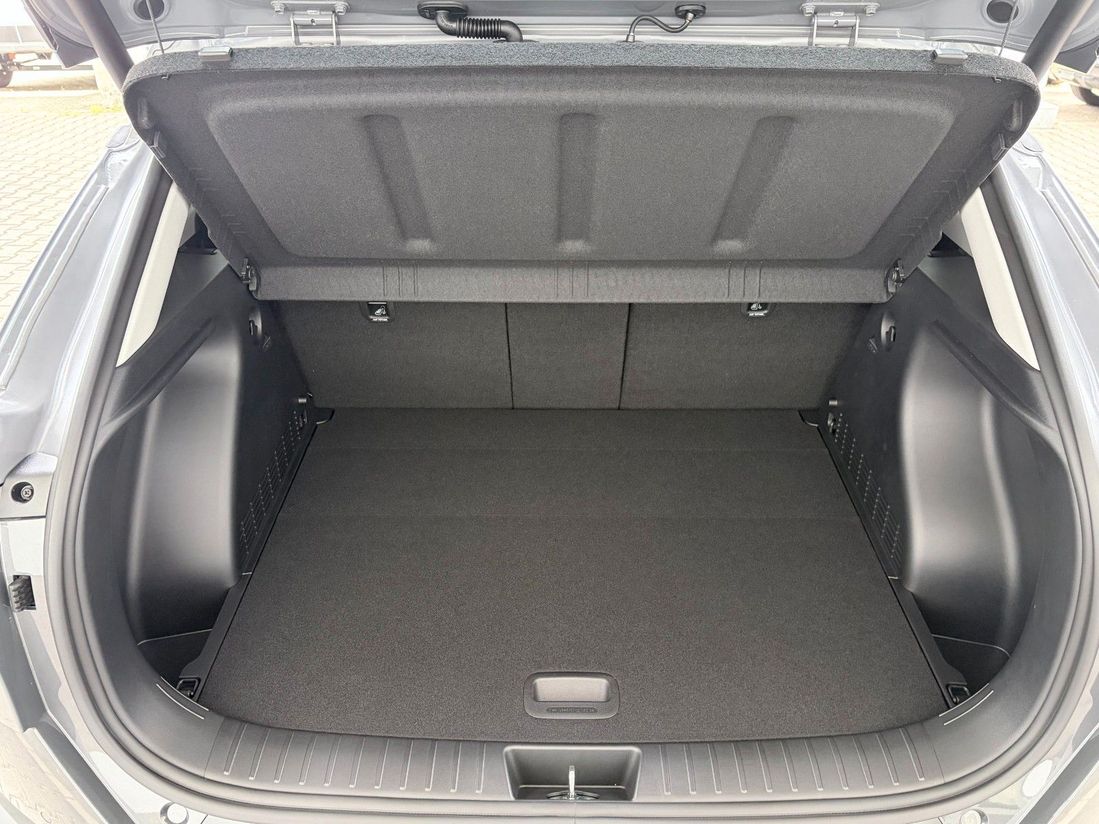 Fahrzeugabbildung Hyundai Kona 1.6 GDI Trend KlimaA,LED,Navi,SHZ,el.Heck
