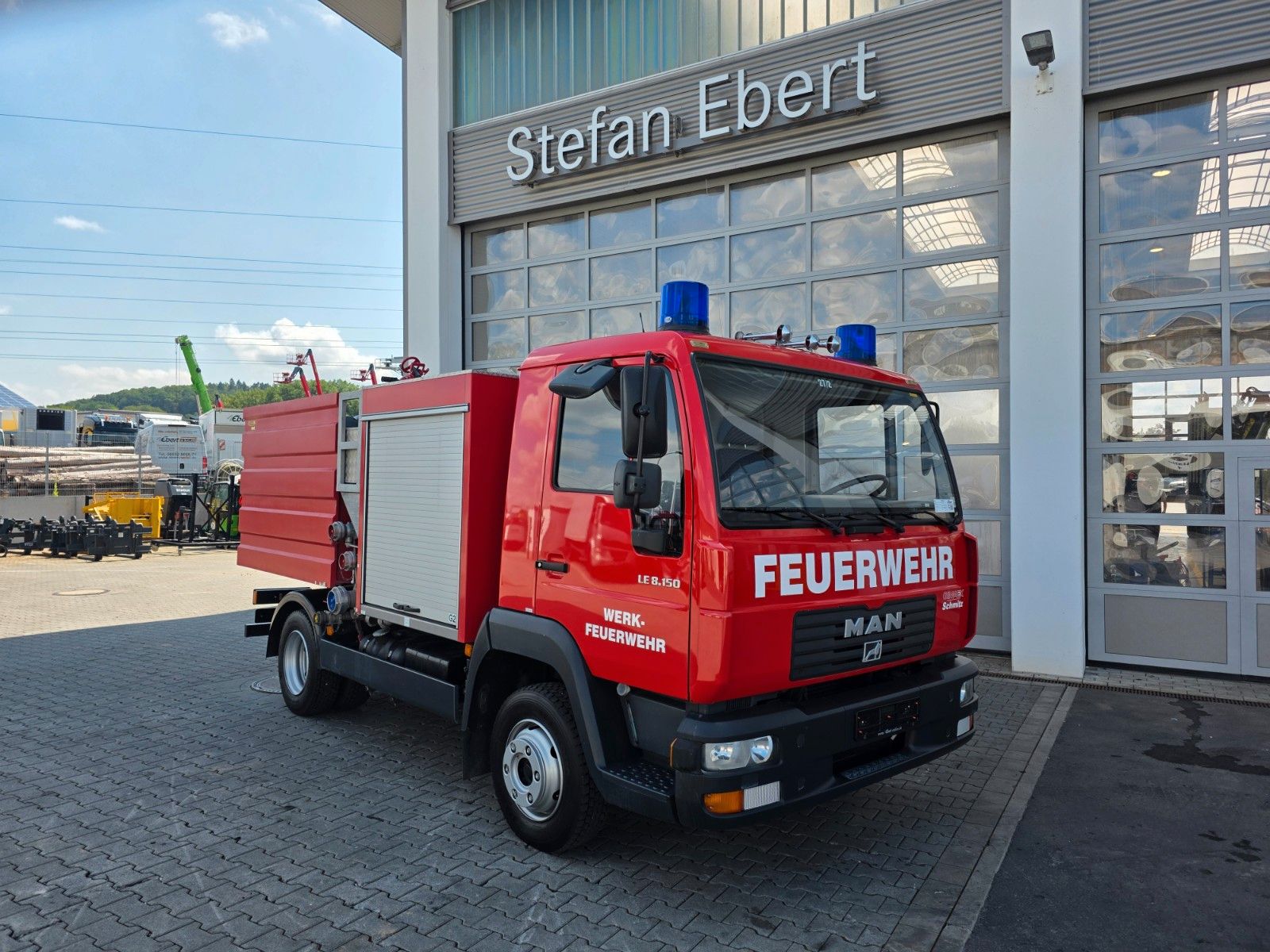 Fahrzeugabbildung MAN LE 8.150 Schaum-Löschfahrzeug 2.500L SLF 25/25
