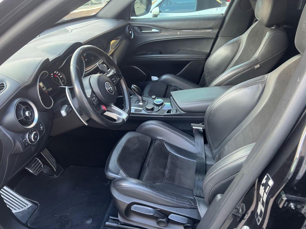 Alfa Romeo Stelvio 2.9 Bi-Turbo V6 510ch - 1 ère main - TVA Récupérable - Pack Carbone - Navi