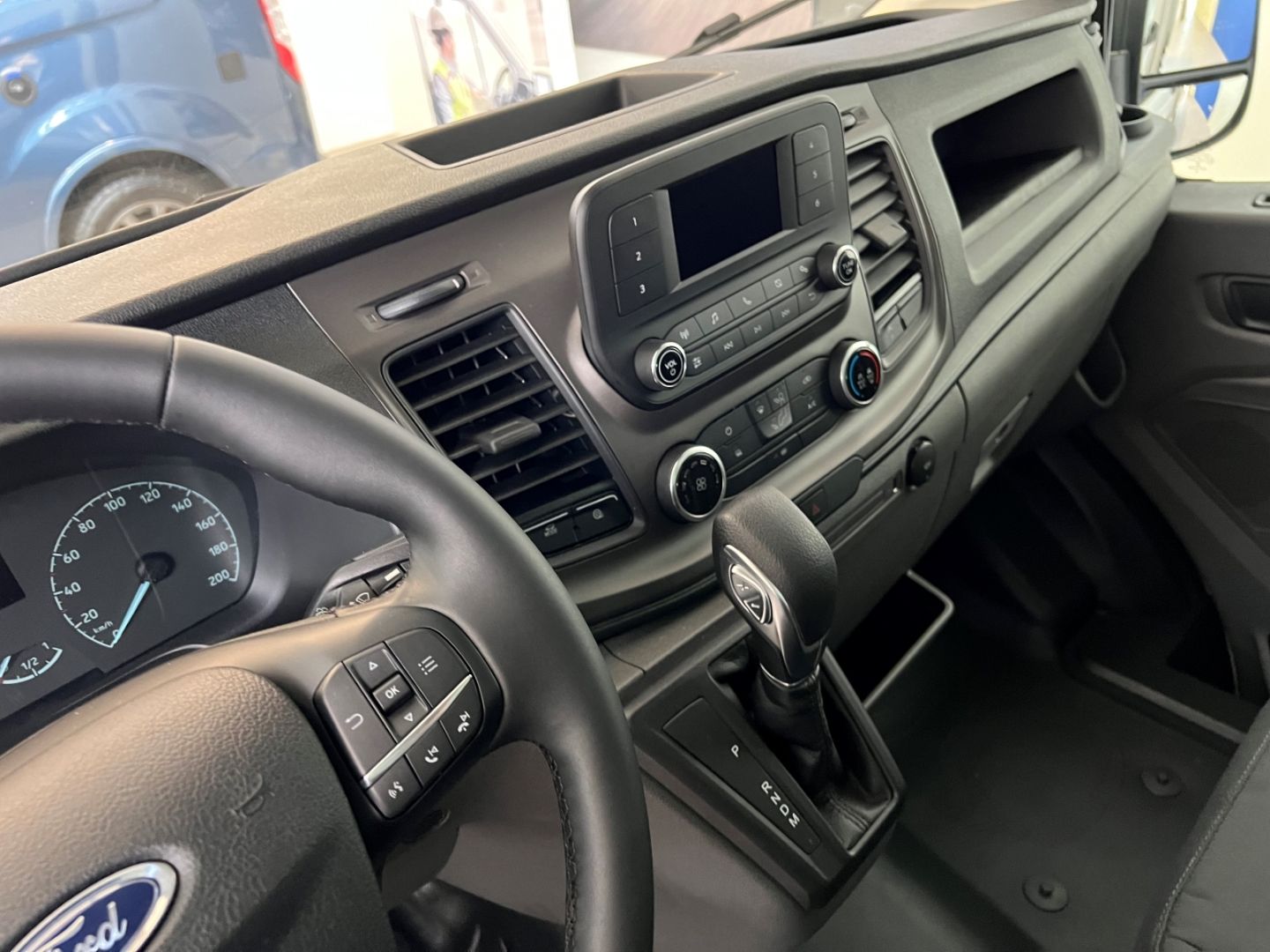 Fahrzeugabbildung Ford Transit Einzelkabine 5,0 to Dreiseitenkipper, 2,