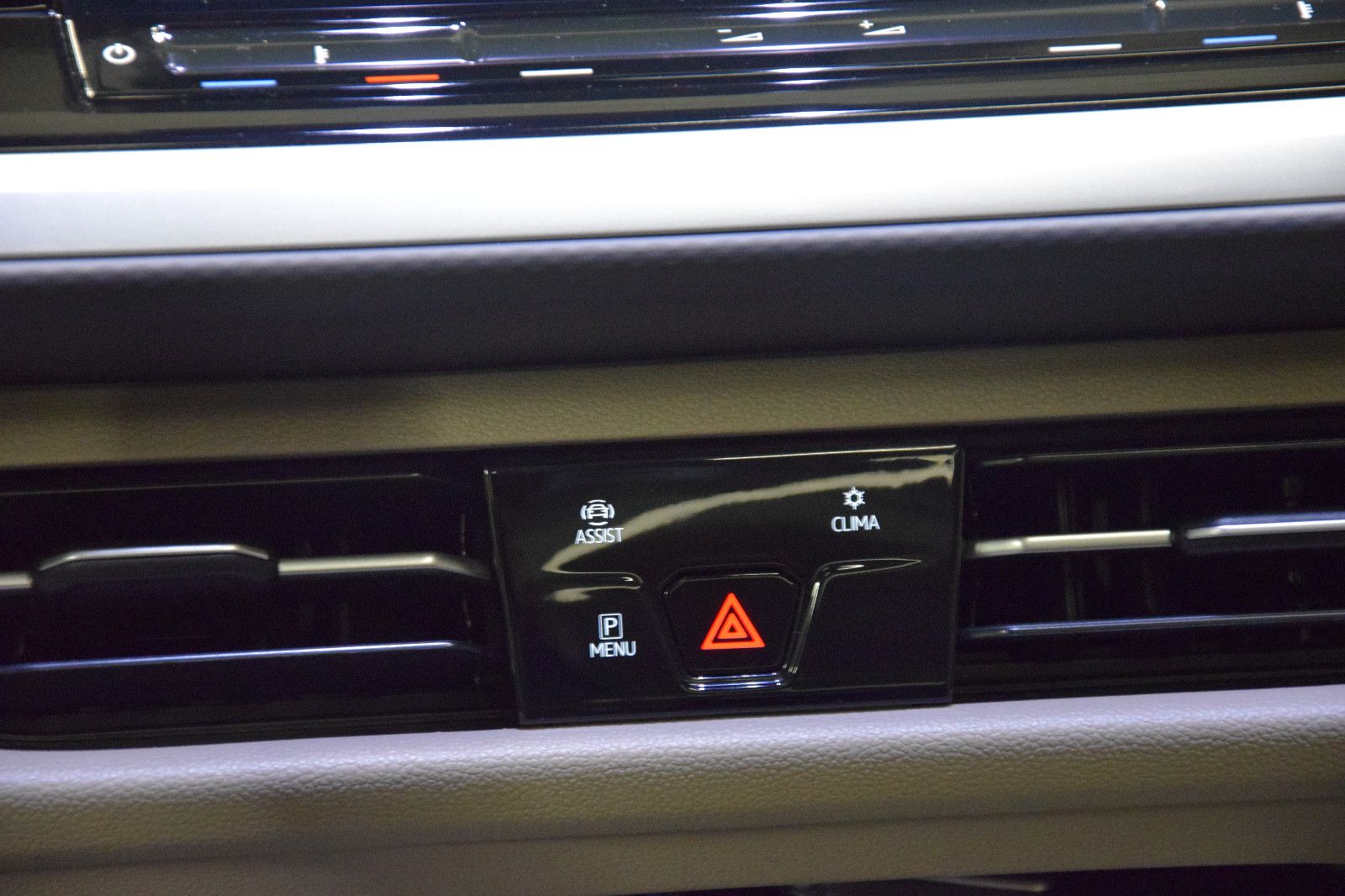 Fahrzeugabbildung Volkswagen T7 Multivan Style Pano ACC IQ AHK Stndhzg Alcant