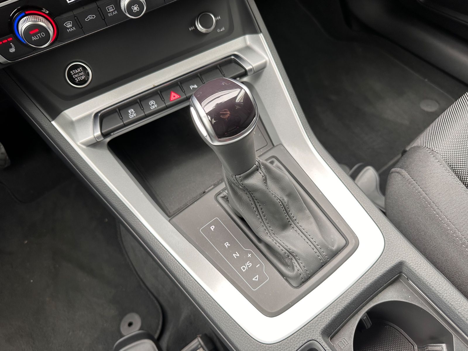 Fahrzeugabbildung Audi Q3 35 TFSI S line S Tronic Navi/ACC/SHZG/LED/PDC