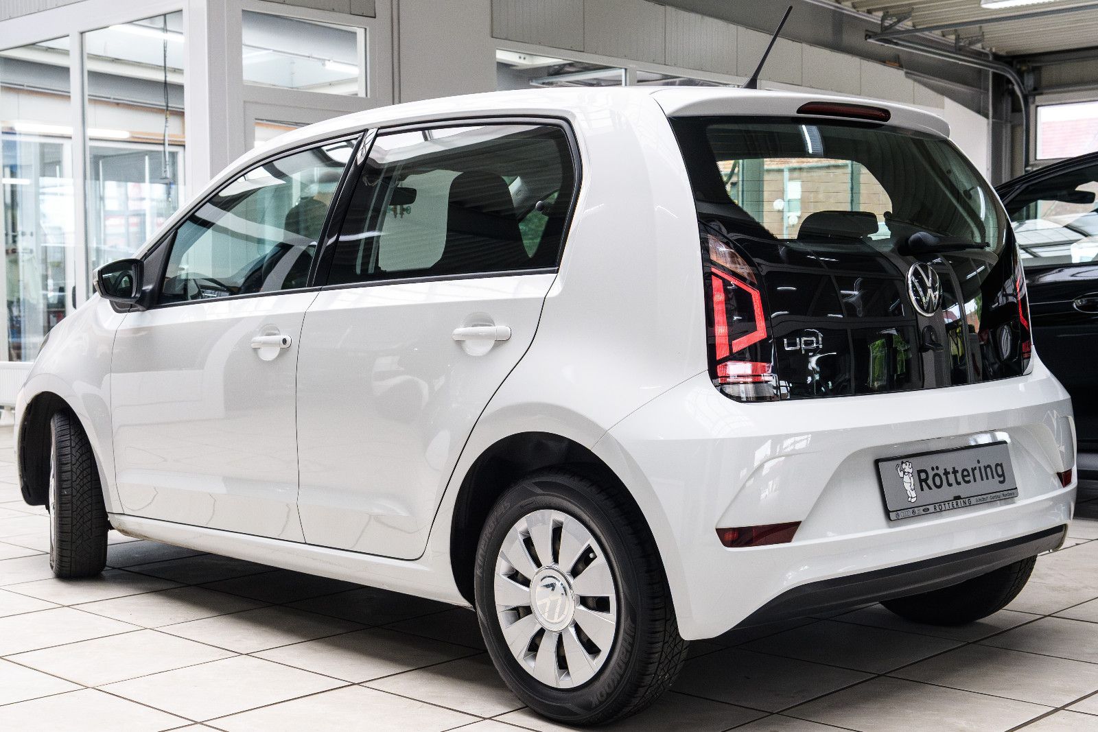 Fahrzeugabbildung Volkswagen up! 1.0l 48kw +4-türig + Maps & More + GJReifen