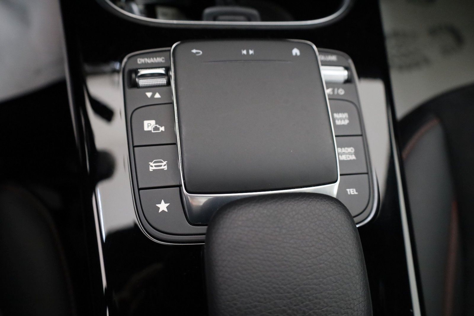 Fahrzeugabbildung Mercedes-Benz CLA 220d SB 4M AMG Line T.Leder,Navi,Night/ParkP