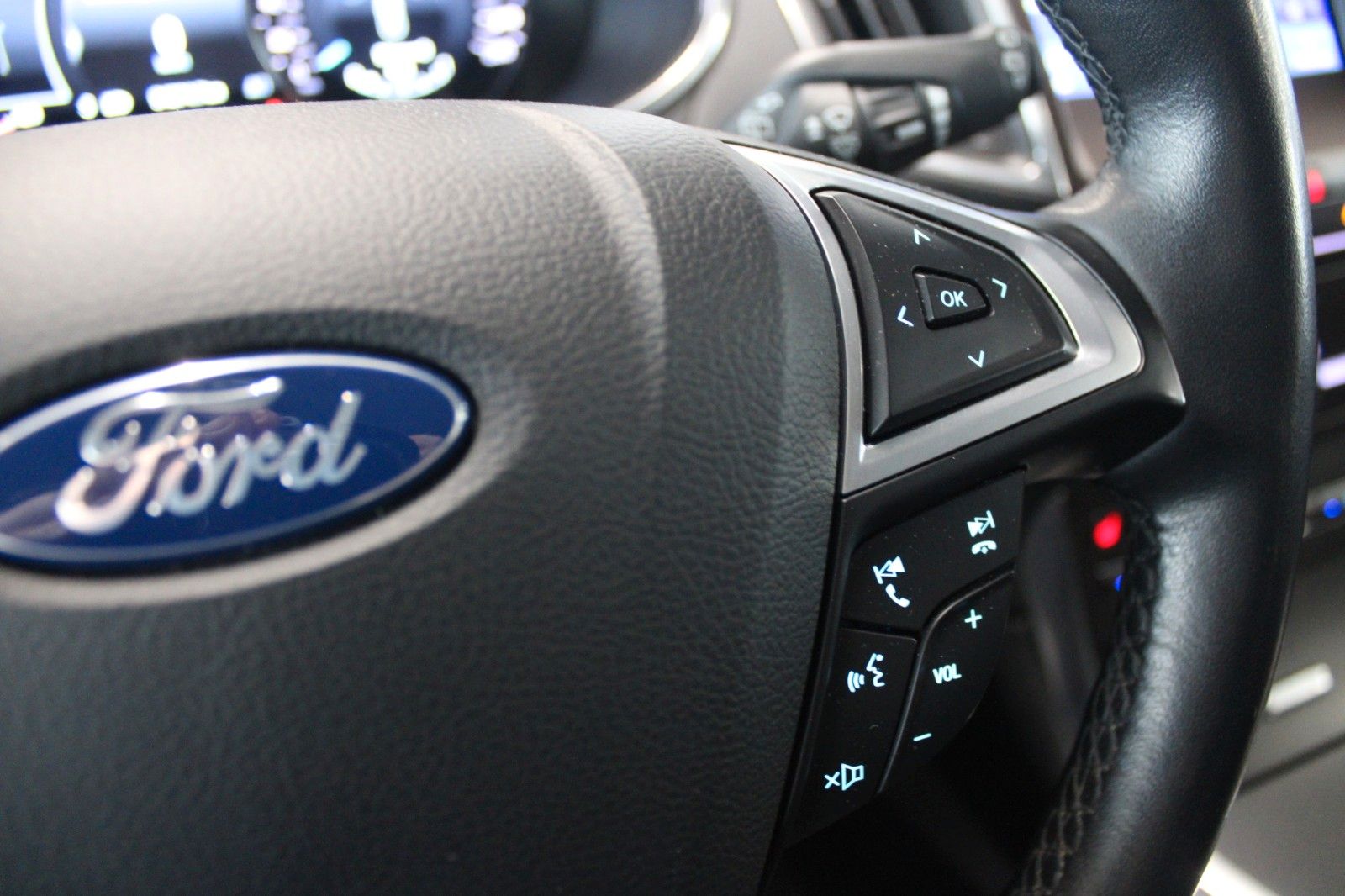 Fahrzeugabbildung Ford S-Max 140kW Titanium Automatik LED ACC CAM uvm.