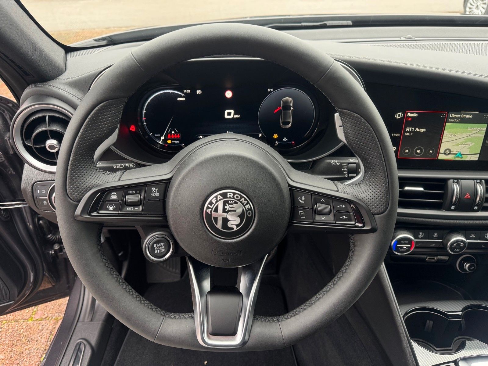 Fahrzeugabbildung Alfa Romeo Giulia 2.0 Veloce AT8-Q4 MEMORY LEDER NAVI KAMER