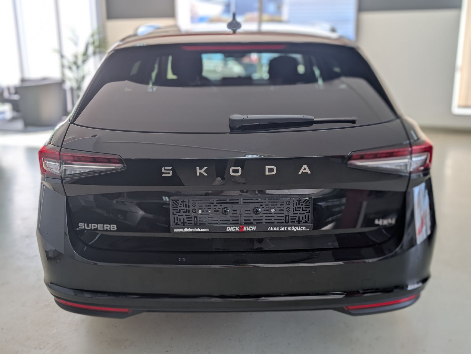 Fahrzeugabbildung SKODA Superb IV 2.0TDI DSG 4x4 MATRIX ACC NEUES MODELL