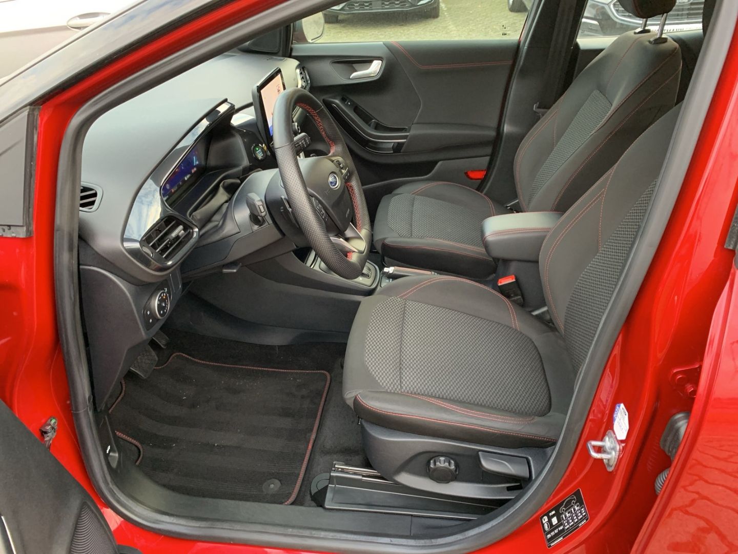 Fahrzeugabbildung Ford Puma ST-Line Automatk, Ganzjahresreifen, Rückfah