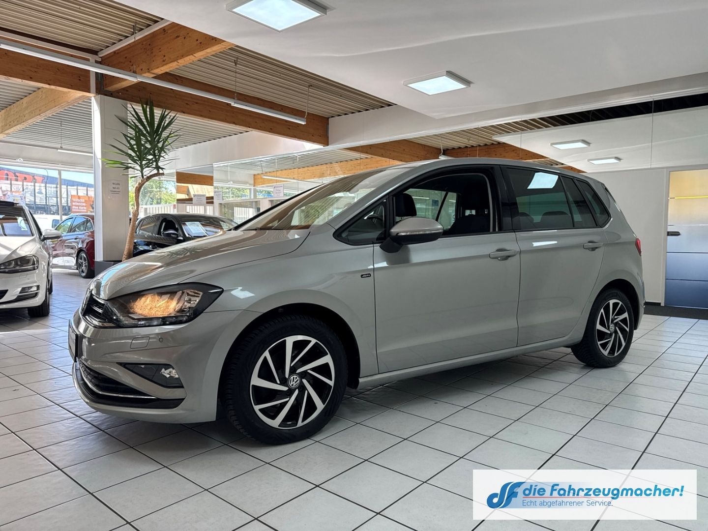 Fahrzeugabbildung Volkswagen Golf Sportsvan VII Join StandHZG Navi Dyn. Kurve