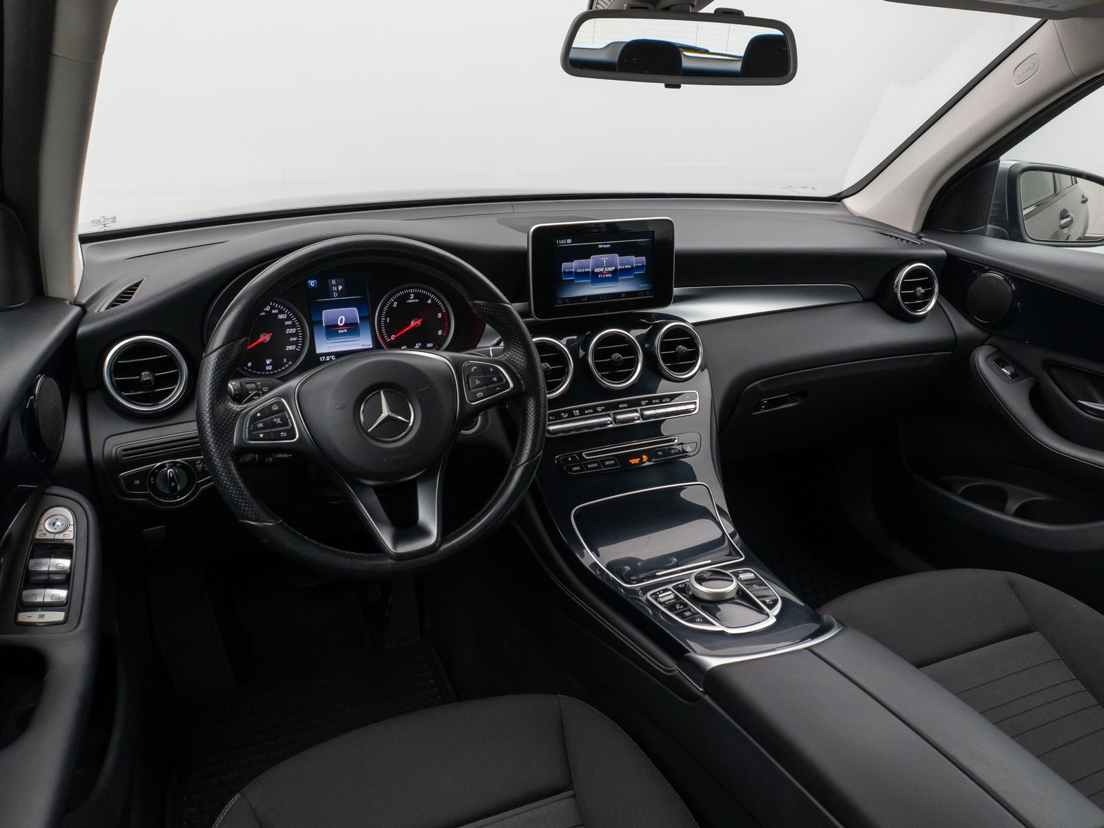 Fahrzeugabbildung Mercedes-Benz GLC 250 4Matic Kamera AHK Navi Sitzhzg